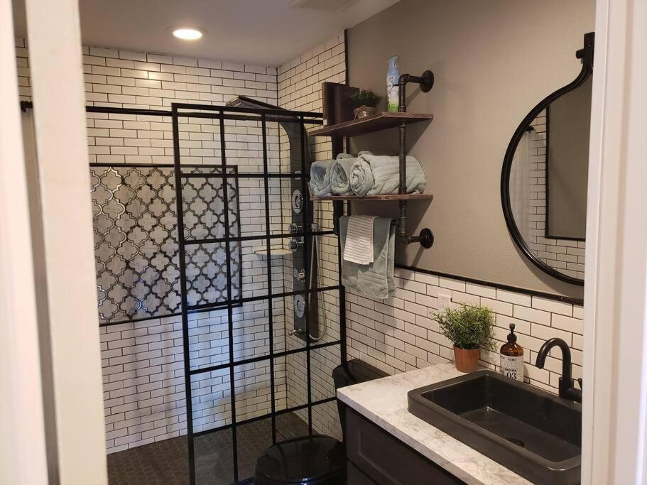 Lake Front Condo 1Bd - Fully Remodeled! ディロン エクステリア 写真